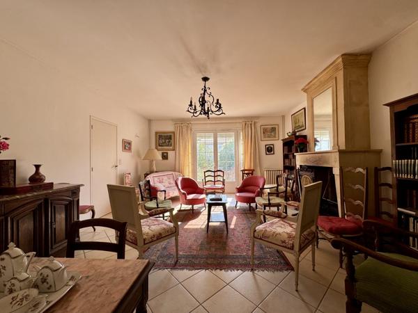 Breuillet – Maison familiale 217 m² avec jardin, piscine et garage, proche centre-ville
