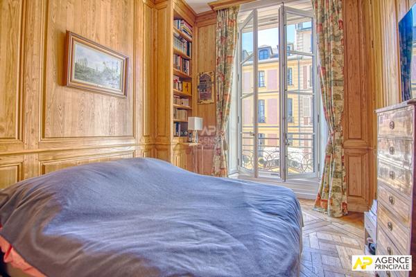 Versailles Saint-Louis Appartement 6 pièces 144.03 m² carrez situé au 2ème étage avec chambre de service, cave et parking en option €1 190 000 ** - Référence 25884