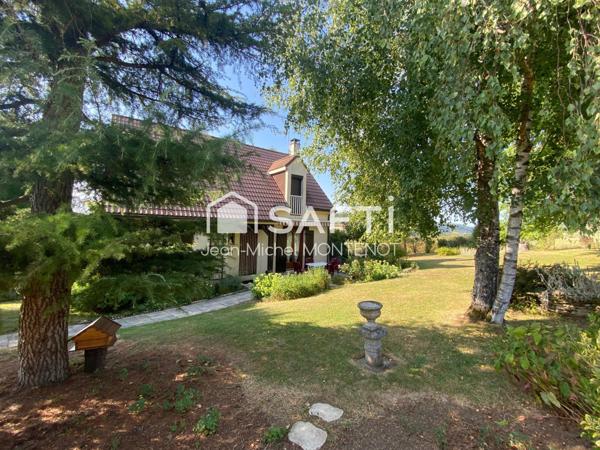 EXCLUSIVITE A BLIGNY/OUCHE ! Belle maison rénovée sur terrain de 2310 m² env. Vue exceptionnelle sur la vallée de l'Ouche.