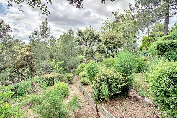 EXCLUSIVITE À VENDRE - VIDAUBAN - Maison T4 avec VUE 88 m² sur 3856m² de terrain arboré en restanques