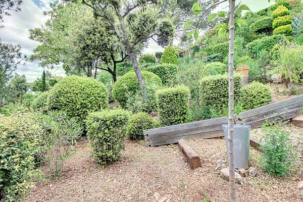 EXCLUSIVITE À VENDRE - VIDAUBAN - Maison T4 avec VUE 88 m² sur 3856m² de terrain arboré en restanques