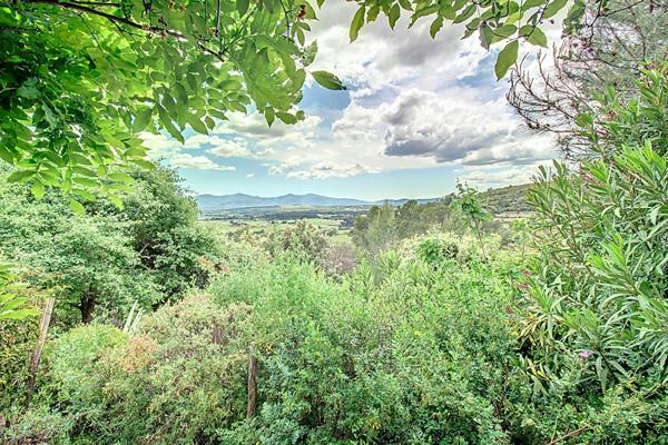 EXCLUSIVITE À VENDRE - VIDAUBAN - Maison T4 avec VUE 88 m² sur 3856m² de terrain arboré en restanques