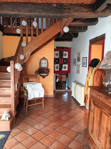 Magnifique maison en pierre sur la commune de Le Gua (Dercie)