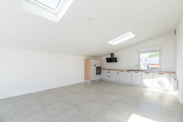 SAINT MARC SUR MER - PLAGE HULOT - PLEIN CENTRE - MARCHE - Duplex Loft T5 - AVEC TERRASSE - GARAGE - PARKING SECURISE