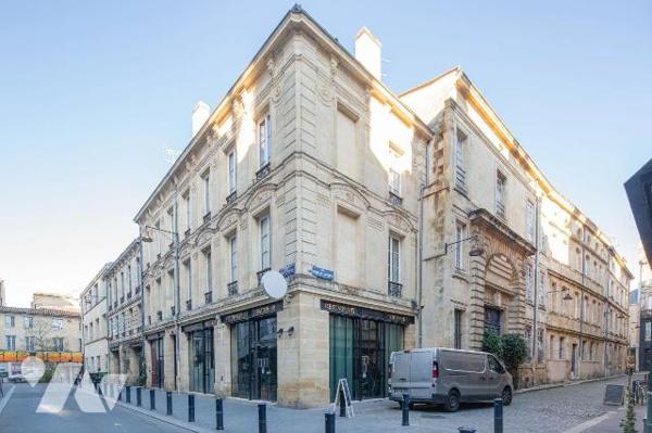 VENTE IMMO-INTERACTIF- BORDEAUX (33000) 6, place de la Ferme de Richemont -
Un immeuble de rap...