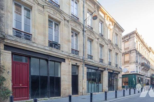 VENTE IMMO-INTERACTIF- BORDEAUX (33000) 6, place de la Ferme de Richemont -
Un immeuble de rap...