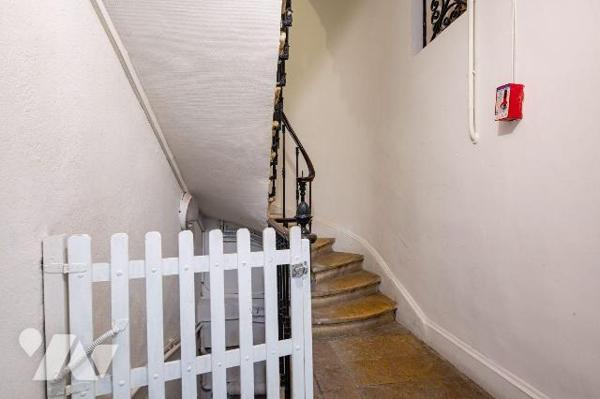 VENTE IMMO-INTERACTIF- BORDEAUX (33000) 6, place de la Ferme de Richemont -
Un immeuble de rap...