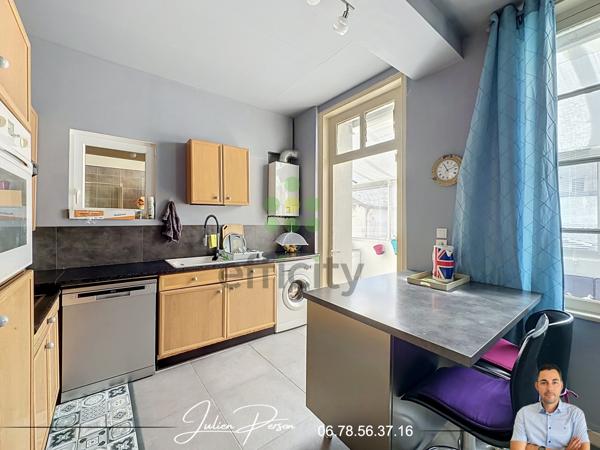 Appartement
         5 pièces
        - 98 m² 273 000 € *