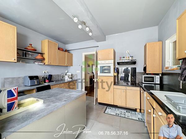 Appartement
         5 pièces
        - 98 m² 273 000 € *