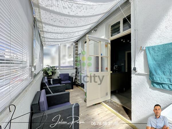 Appartement
         5 pièces
        - 98 m² 273 000 € *