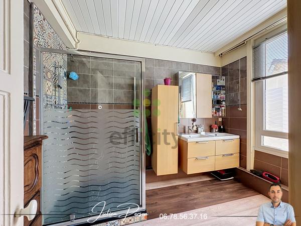 Appartement
         5 pièces
        - 98 m² 273 000 € *