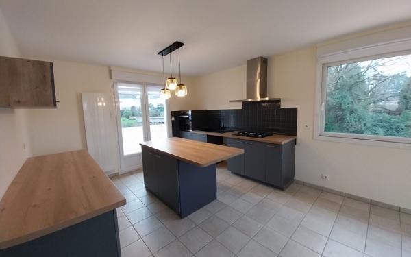 Appartement à louer    3 pièces • 76,48 m2 Saint-Yrieix-la-Perche