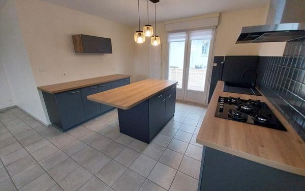 Appartement à louer    3 pièces • 76,48 m2 Saint-Yrieix-la-Perche