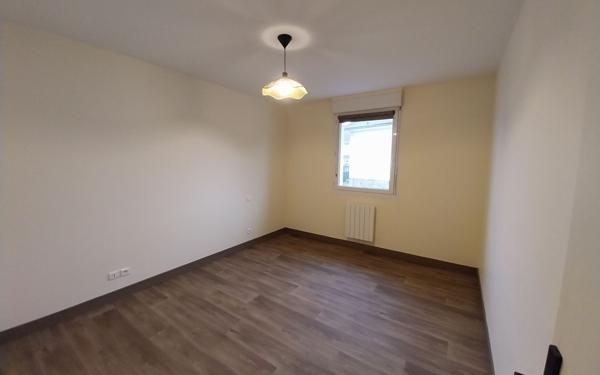 Appartement à louer    3 pièces • 76,48 m2 Saint-Yrieix-la-Perche