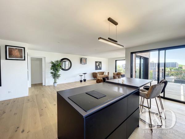 VAUX SUR MER-PONTAILLAC / villa  216 m² 4 chambres, bel apperçu mer