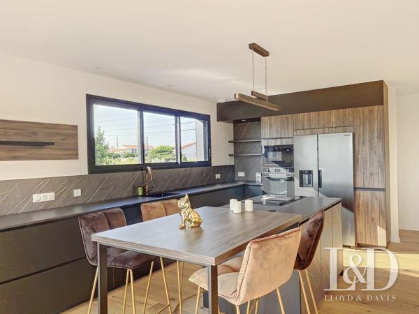 VAUX SUR MER-PONTAILLAC / villa  216 m² 4 chambres, bel apperçu mer