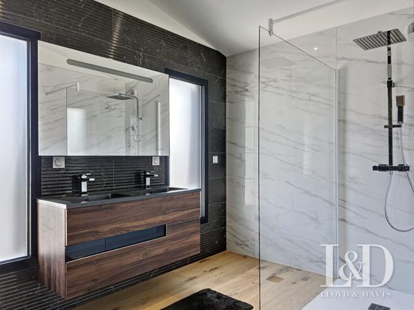 VAUX SUR MER-PONTAILLAC / villa  216 m² 4 chambres, bel apperçu mer