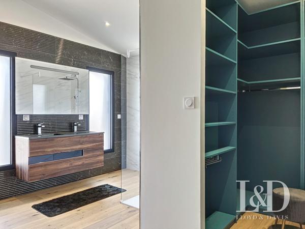 VAUX SUR MER-PONTAILLAC / villa  216 m² 4 chambres, bel apperçu mer