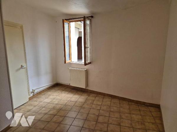 DIJON, appartement de 35 m² avec cave. Proximité parc et jardin DARCY et proximité Gare.