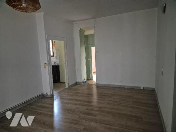 DIJON, appartement de 35 m² avec cave. Proximité parc et jardin DARCY et proximité Gare.