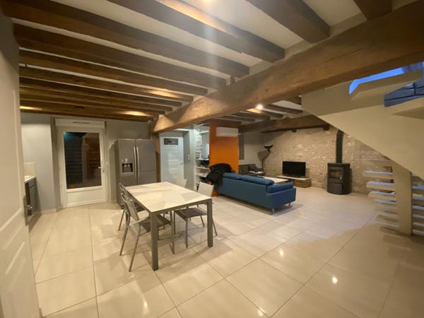 Maison de caractère rénovée avec pierres apparentes ? Limite Semoy