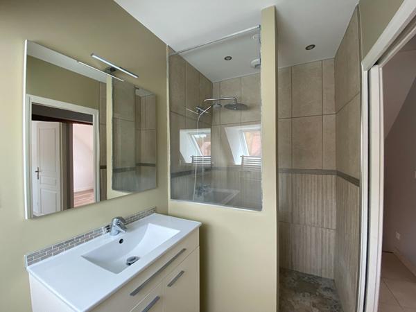 Maison de caractère rénovée avec pierres apparentes ? Limite Semoy