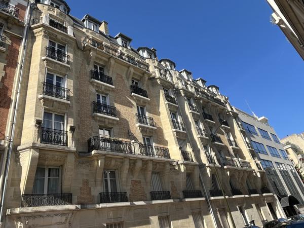 Levallois-Perret (92300) Appartement en étoile de type F3 à louer meublé !