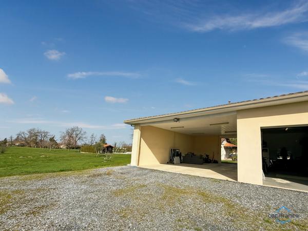 Dpt Gers (32), à vendre BARCELONNE DU GERS Maison T5 de 155 m² habitables + grands garages, dépendances et piscine sur 8678 m² de terrain, au calme