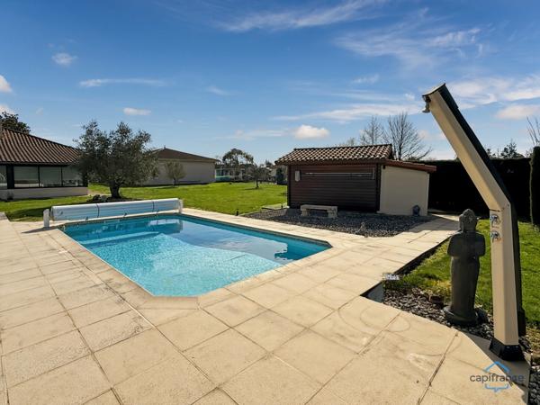 Dpt Gers (32), à vendre BARCELONNE DU GERS Maison T5 de 155 m² habitables + grands garages, dépendances et piscine sur 8678 m² de terrain, au calme