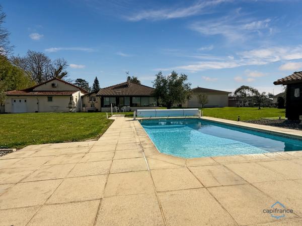 Dpt Gers (32), à vendre BARCELONNE DU GERS Maison T5 de 155 m² habitables + grands garages, dépendances et piscine sur 8678 m² de terrain, au calme