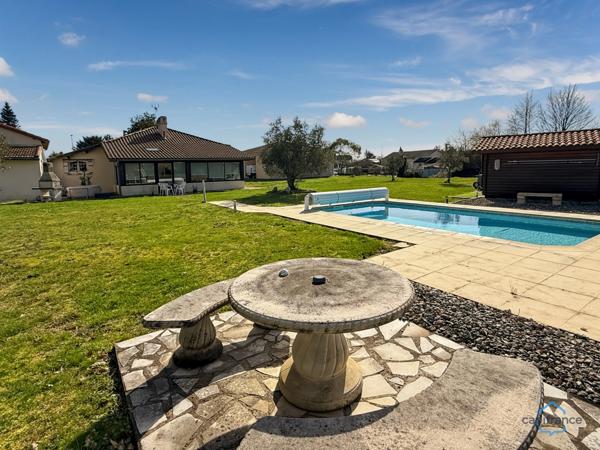 Dpt Gers (32), à vendre BARCELONNE DU GERS Maison T5 de 155 m² habitables + grands garages, dépendances et piscine sur 8678 m² de terrain, au calme