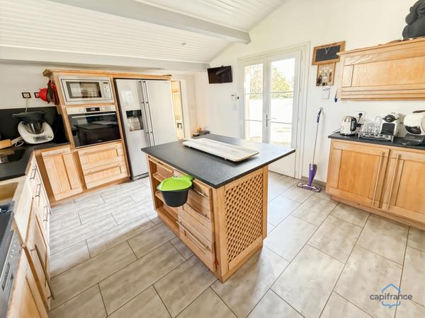 Dpt Gers (32), à vendre BARCELONNE DU GERS Maison T5 de 155 m² habitables + grands garages, dépendances et piscine sur 8678 m² de terrain, au calme