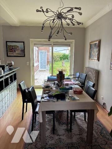 A proximité de toutes commodités maison 1 mitoyenneté en parfait état avec garage  et grand jar...