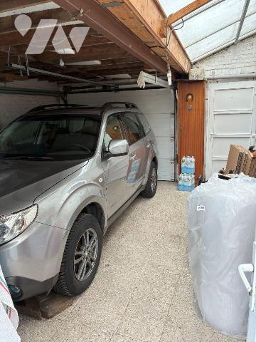 A proximité de toutes commodités maison 1 mitoyenneté en parfait état avec garage  et grand jar...