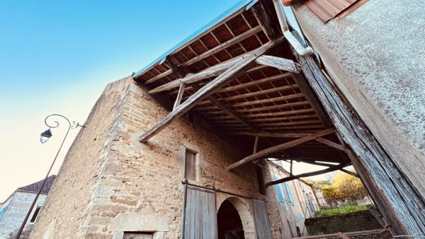 Thory (89200) Ancien corps de ferme à renover avec dépendances et jardin de 447 m2 au prix de 58 000 € F.A.I. secteur THORY