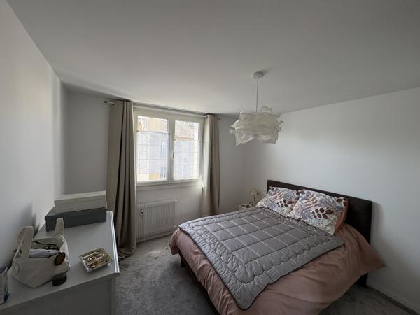 Appartement
                                                                                                                                                                                                                                                                                                                        5 pièce(s)                                                                                                                                                                                                          3 chambre(s)                                                                                                                                                                                                          89  m²