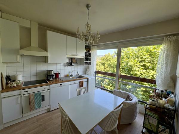 Appartement
                                                                                                                                                                                                                                                                                                                        5 pièce(s)                                                                                                                                                                                                          3 chambre(s)                                                                                                                                                                                                          89  m²