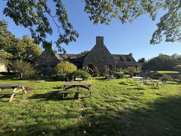 A vendre RIEC SUR BELON (29340) Ensemble de 2 Chaumières 11 pièces 3 chambres 275 m2