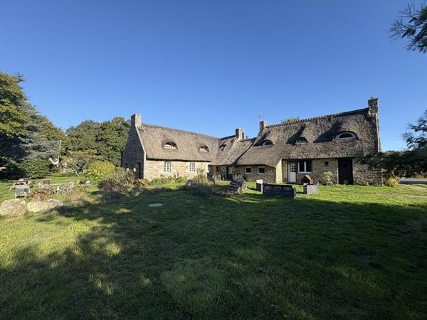 A vendre RIEC SUR BELON (29340) Ensemble de 2 Chaumières 11 pièces 3 chambres 275 m2