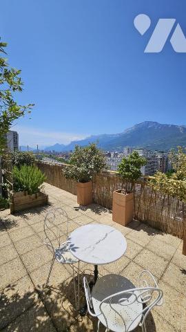 GRENOBLE RARE & UNIQUE - T4 de 109m² - TERRASSE 75m² vue panoramique