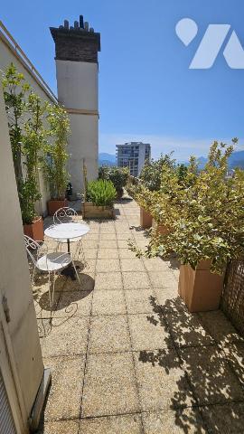 GRENOBLE RARE & UNIQUE - T4 de 109m² - TERRASSE 75m² vue panoramique