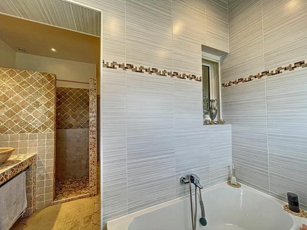 Maison à vendre    6 pièces •  Fréjus