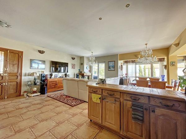 Maison à vendre    6 pièces •  Fréjus