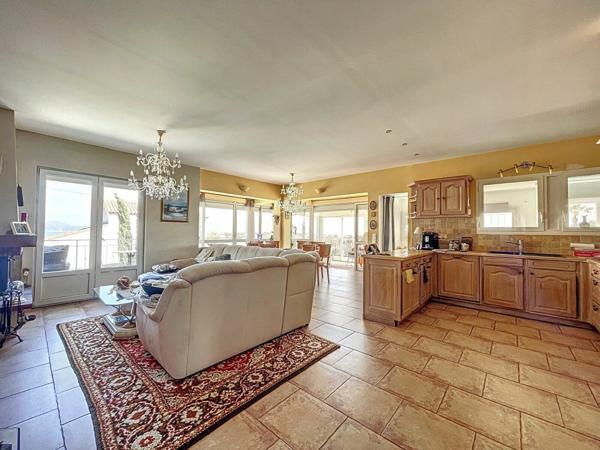 Maison à vendre    6 pièces •  Fréjus