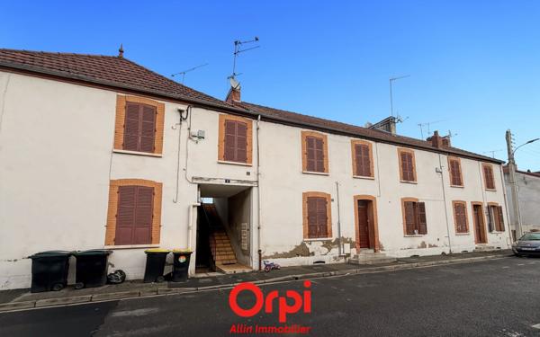 Immeuble à vendre    14 pièces • 460 m2 Montluçon