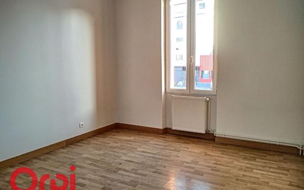 Immeuble à vendre    14 pièces • 460 m2 Montluçon