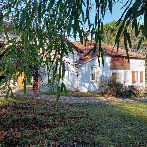 Maison à vendre 7 pièces MONTAUBAN (82) avec hangar de 150m², 6861m² de terrain avec une partie boisée.