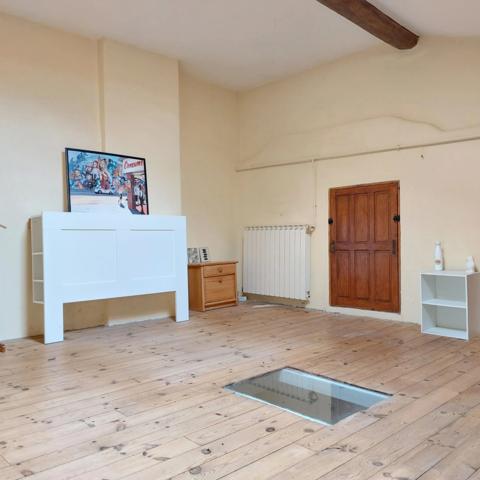 Maison à vendre 7 pièces MONTAUBAN (82) avec hangar de 150m², 6861m² de terrain avec une partie boisée.