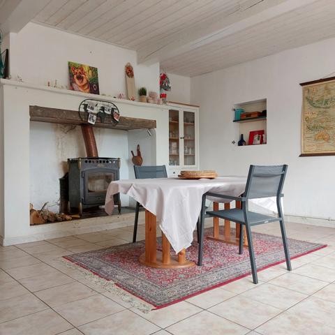 Maison à vendre 7 pièces MONTAUBAN (82) avec hangar de 150m², 6861m² de terrain avec une partie boisée.