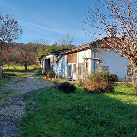 Maison à vendre 7 pièces MONTAUBAN (82) avec hangar de 150m², 6861m² de terrain avec une partie boisée.
